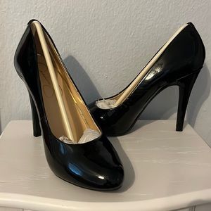 Jessica Simpson Black Patent Leather Pumps - size 7